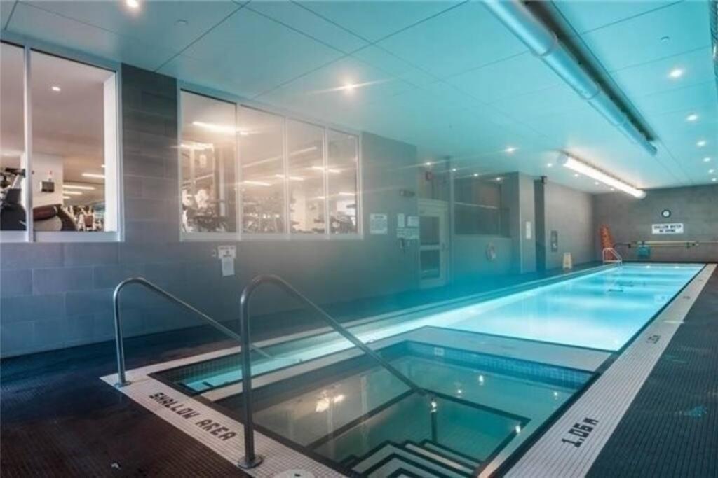 Luxury Suite Downtown Toronto Near Cn Tower Exterior photo