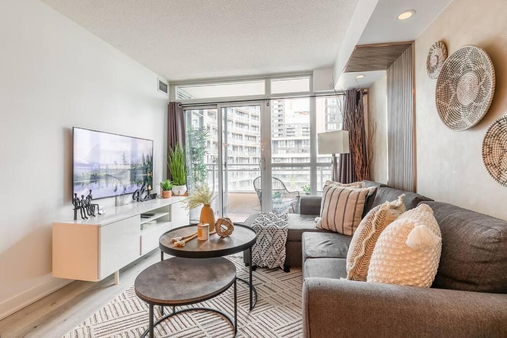 Luxury Suite Downtown Toronto Near Cn Tower Exterior photo
